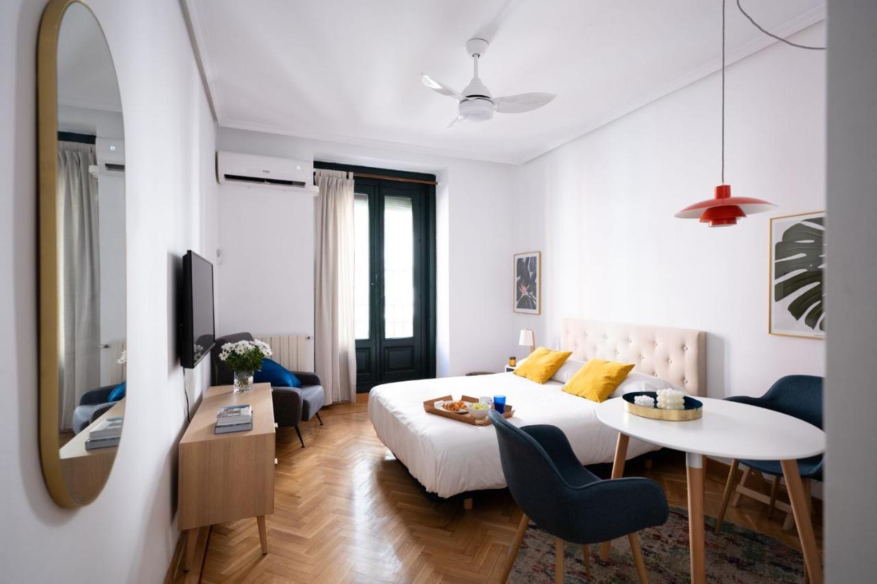 Estudio Calle Del Barquillo Madrid Exteriör bild